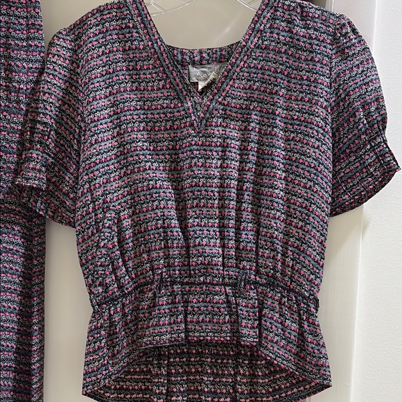 Vintage Paris Design Two-Piece Set in Black and Pink Floral V-Neck Top and Skirt - Picture 4 of 9